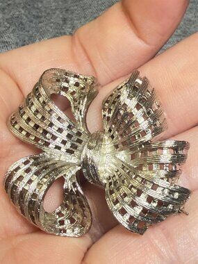 Open Metalwork Bow Brooch Vintage Silver Tone Ribbon Brooch